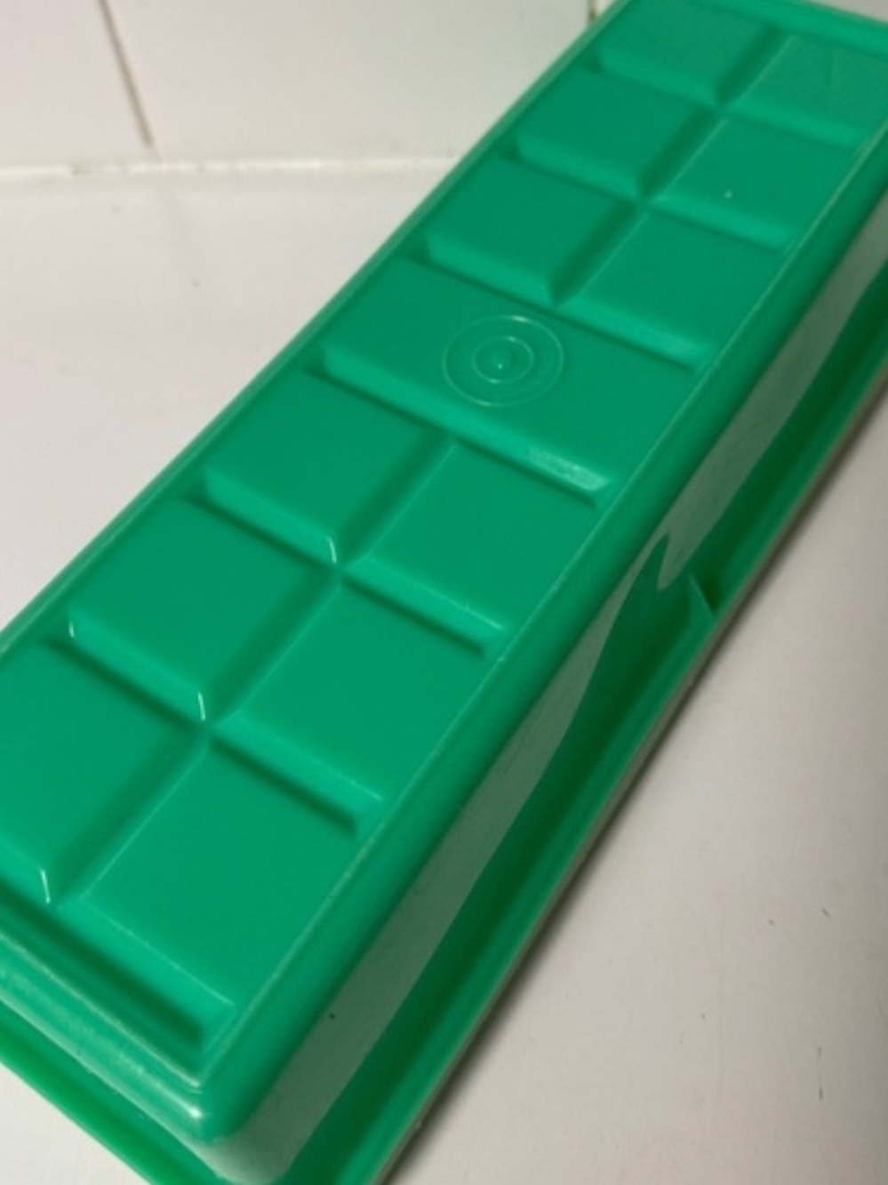Tupperware VINTAGE Green Rectangular Storage Box - Picture 2 of 3